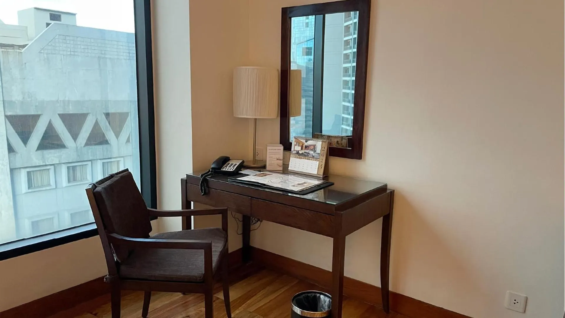 City Garden Grand Hotel Makati City 5*,