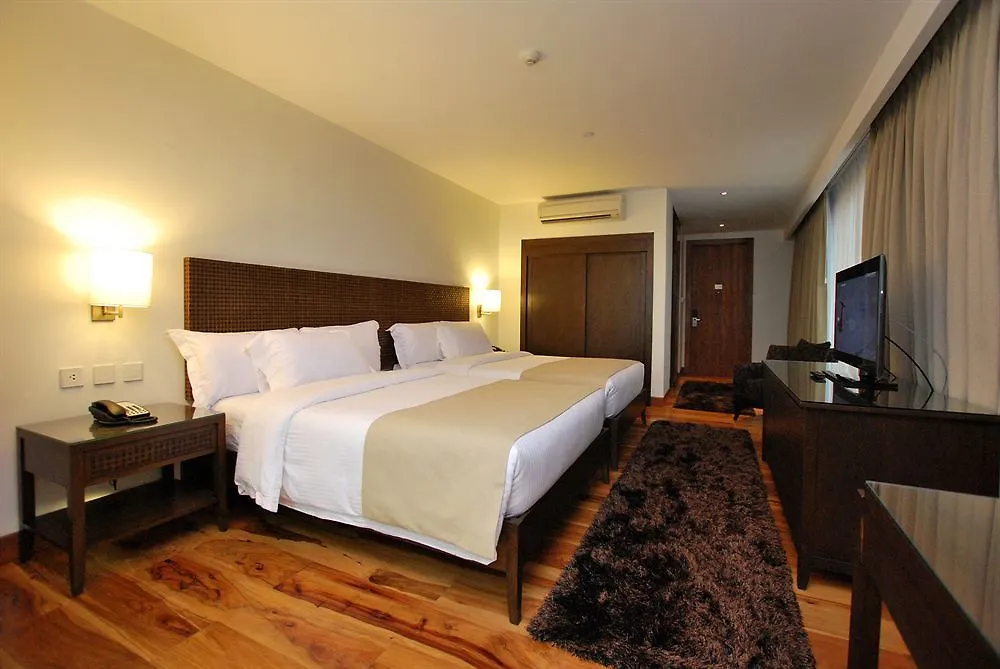 City Garden Grand Hotel Makati City 5*,
