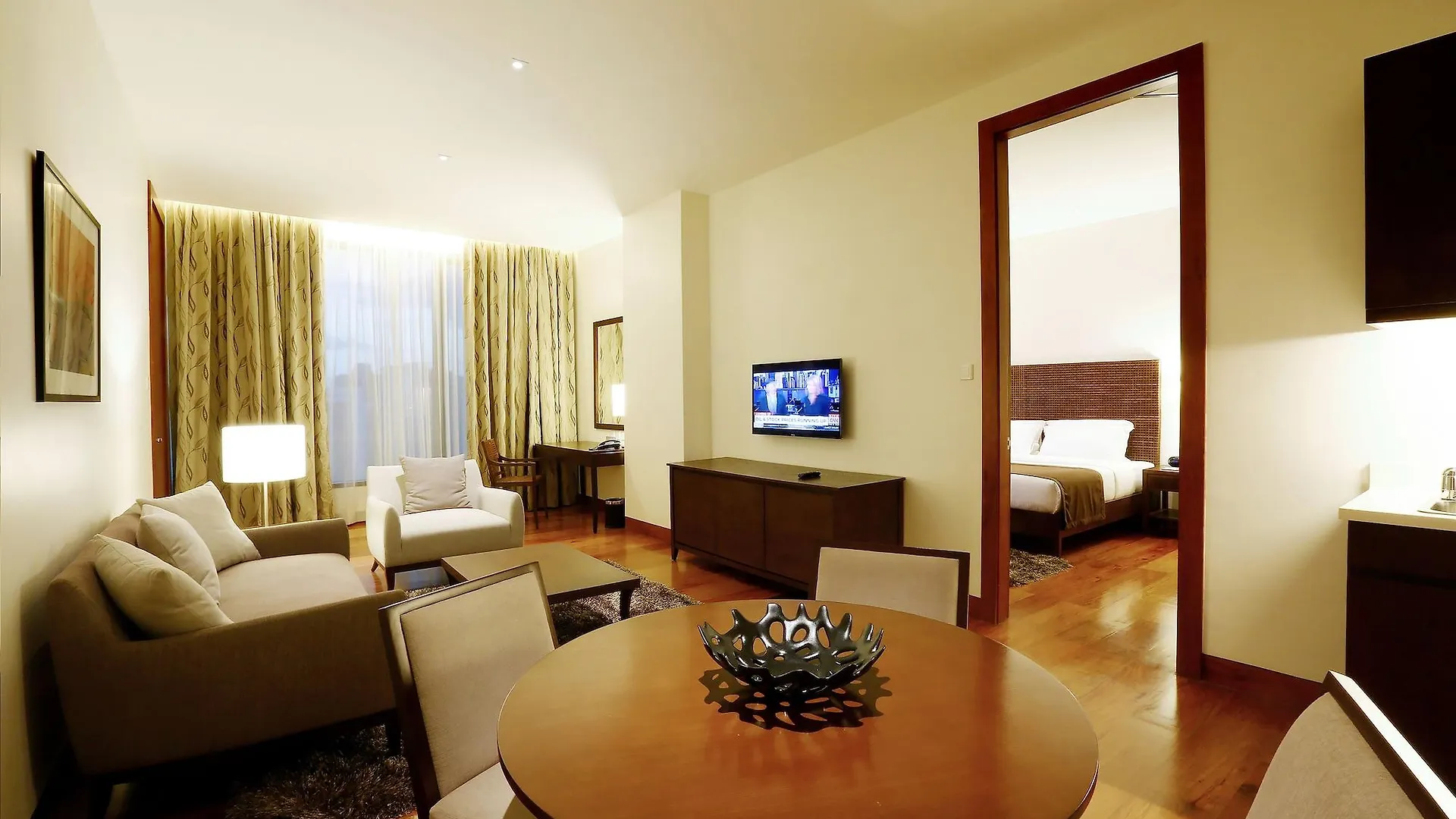 City Garden Grand Hotel Makati City 5*,