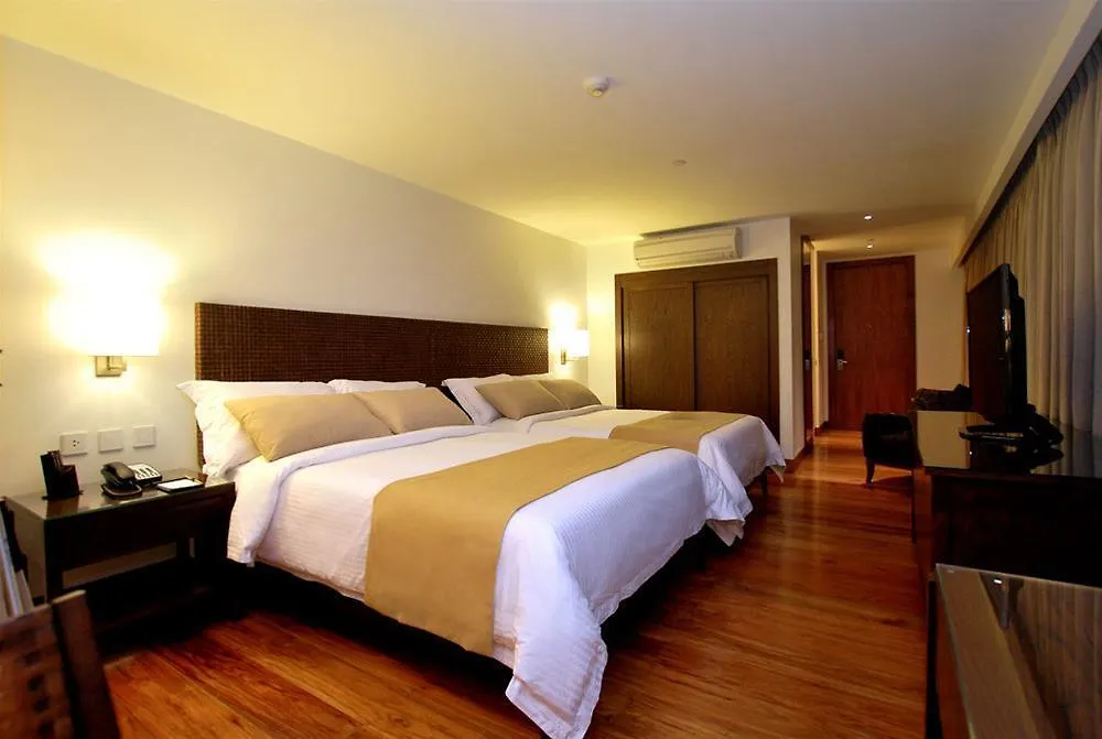 City Garden Grand Hotel Makati City 5*,  Filipinas